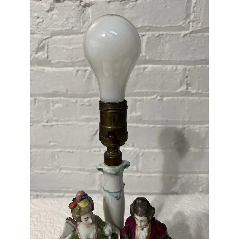 Vintage Porcelain Colonial Style Made In Germany Table Lamp. 15 In. Tested‎